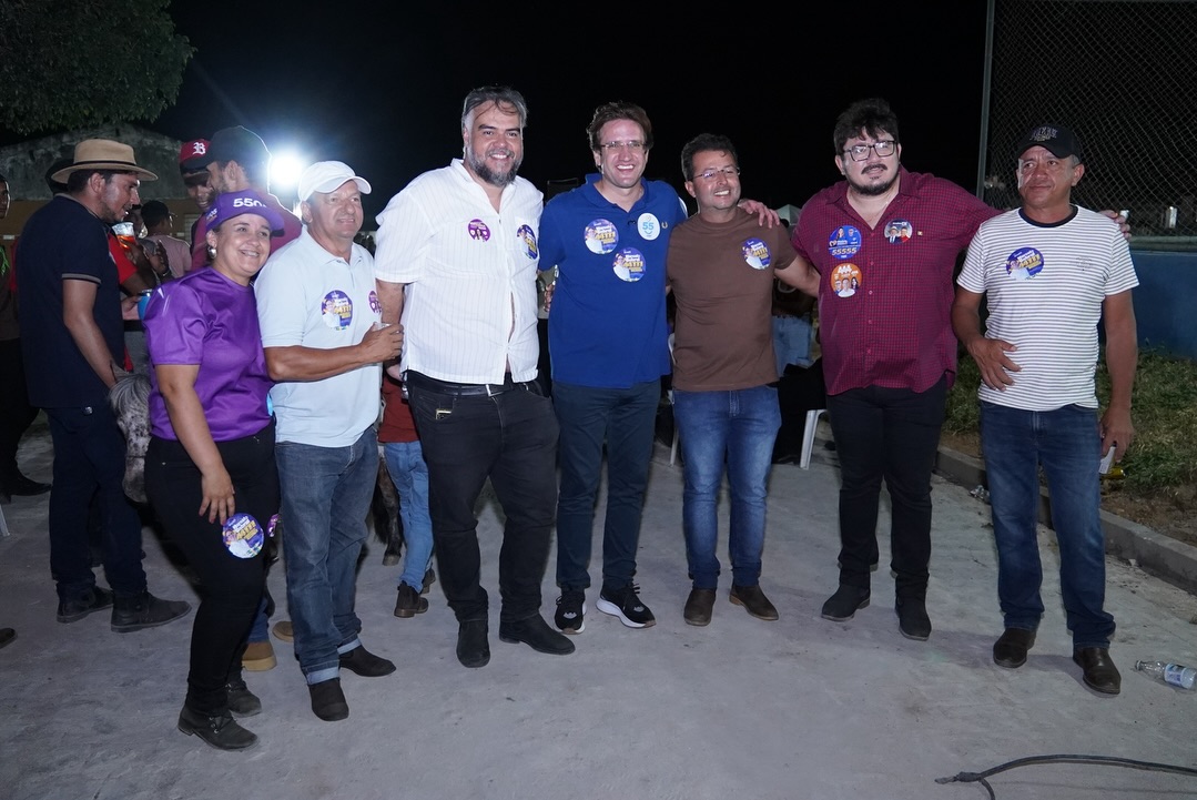 Marcelo Sobral ao lado de participantes durante a Cavalcada dos Amigos, no Povoado Baixa Verde, em Monte Alegre de Sergipe